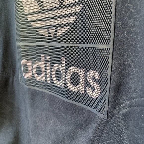 /// Adidas Crew Neck Textured Pattern - Picture 2 of 7